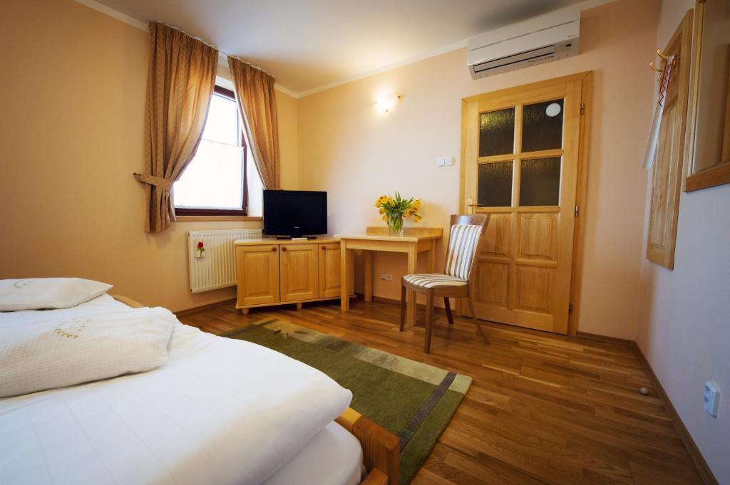 Hotel Karpatsky Dvor Lozorno Rum bild
