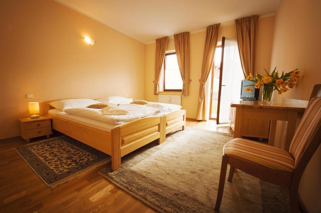 Hotel Karpatsky Dvor Lozorno Rum bild