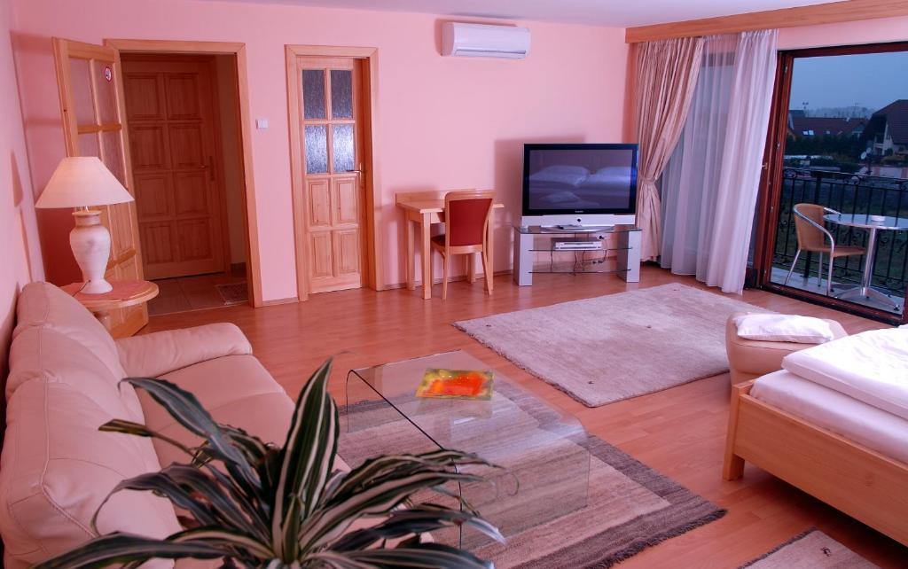 Hotel Karpatsky Dvor Lozorno Rum bild
