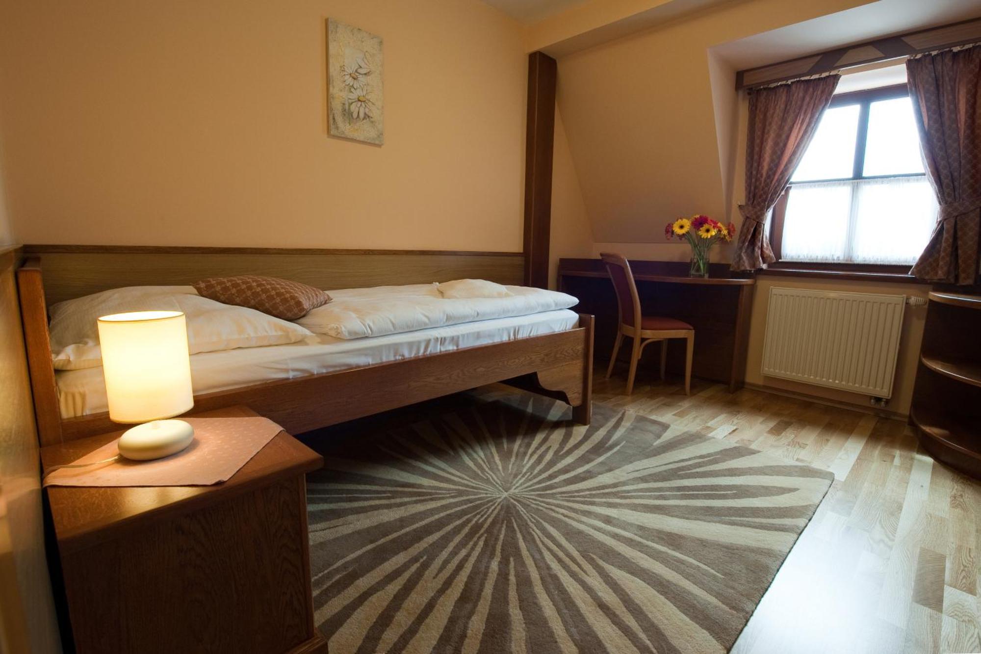 Hotel Karpatsky Dvor Lozorno Exteriör bild